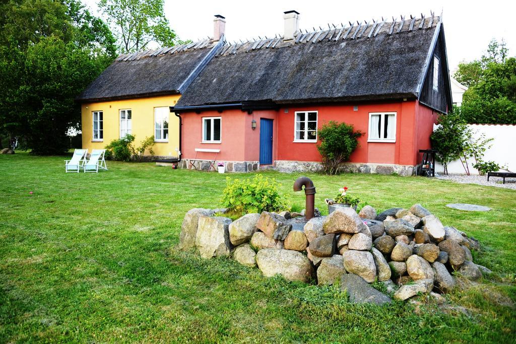 Onkel Enkels Pensionat Tomelilla Exterior foto