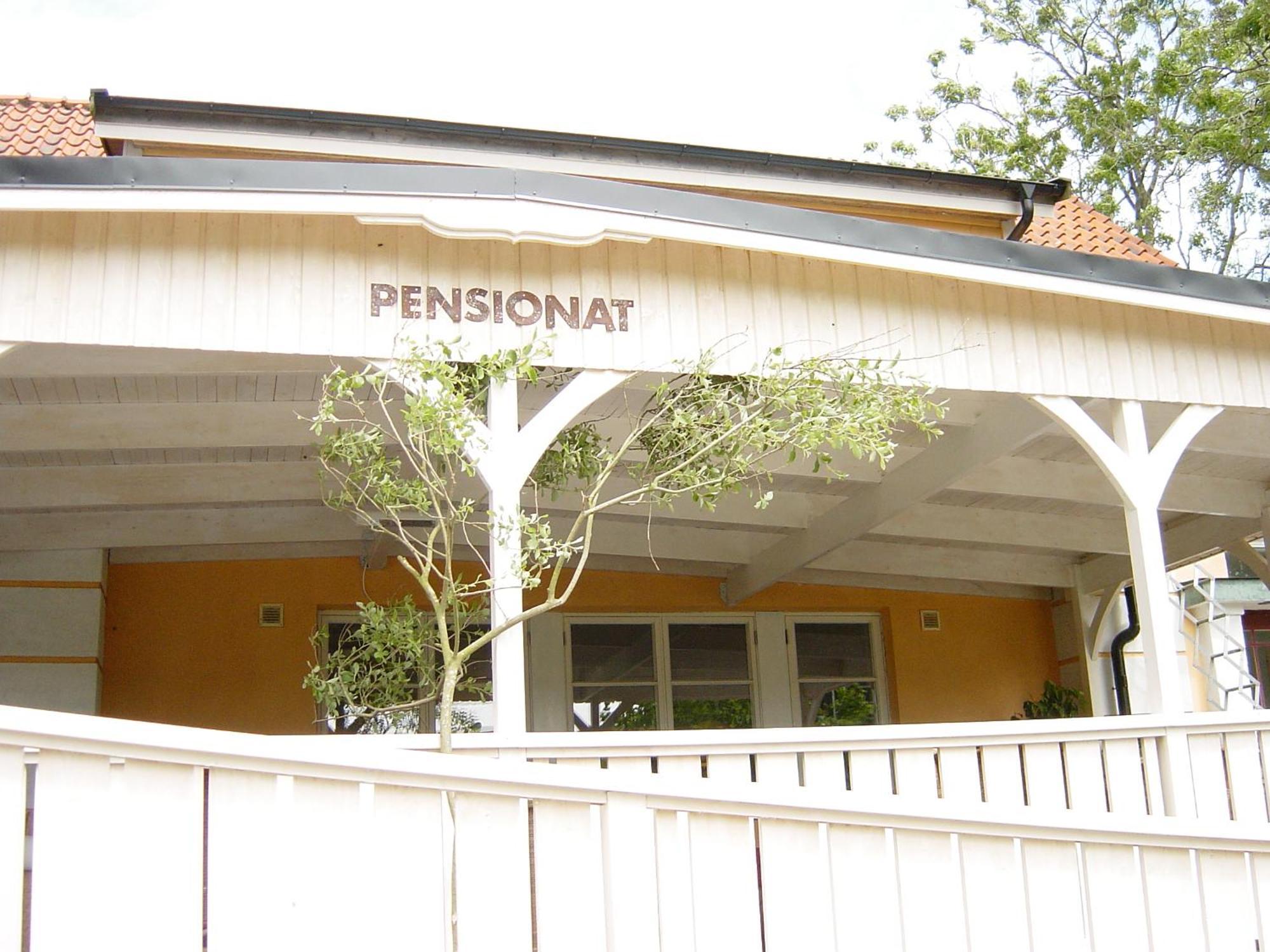 Onkel Enkels Pensionat Tomelilla Exterior foto